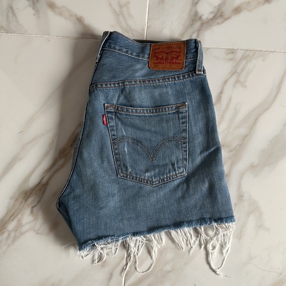 Levi’s 501 Original Button Fly Denim Shorts - Picture 2 of 3
